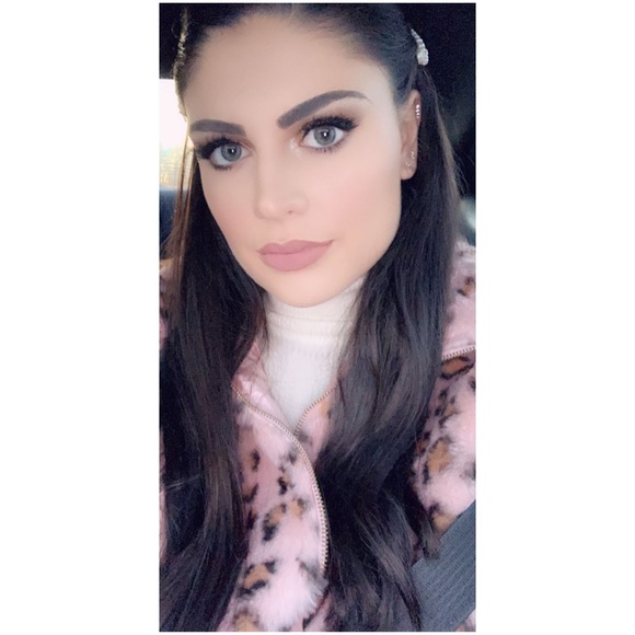 Meet your Posher, Julie - Picture 2 of 2